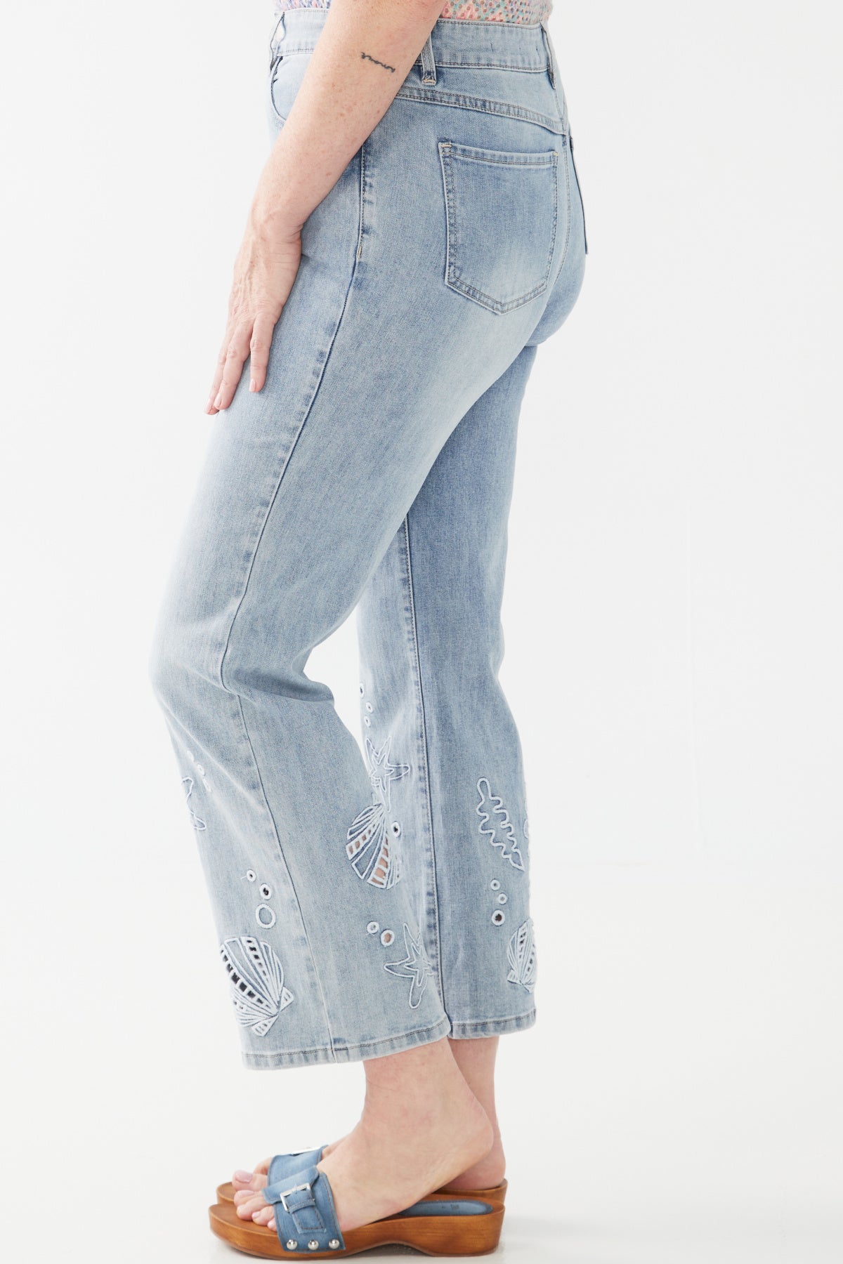 Shell Embroidered Straight Ankle Jeans