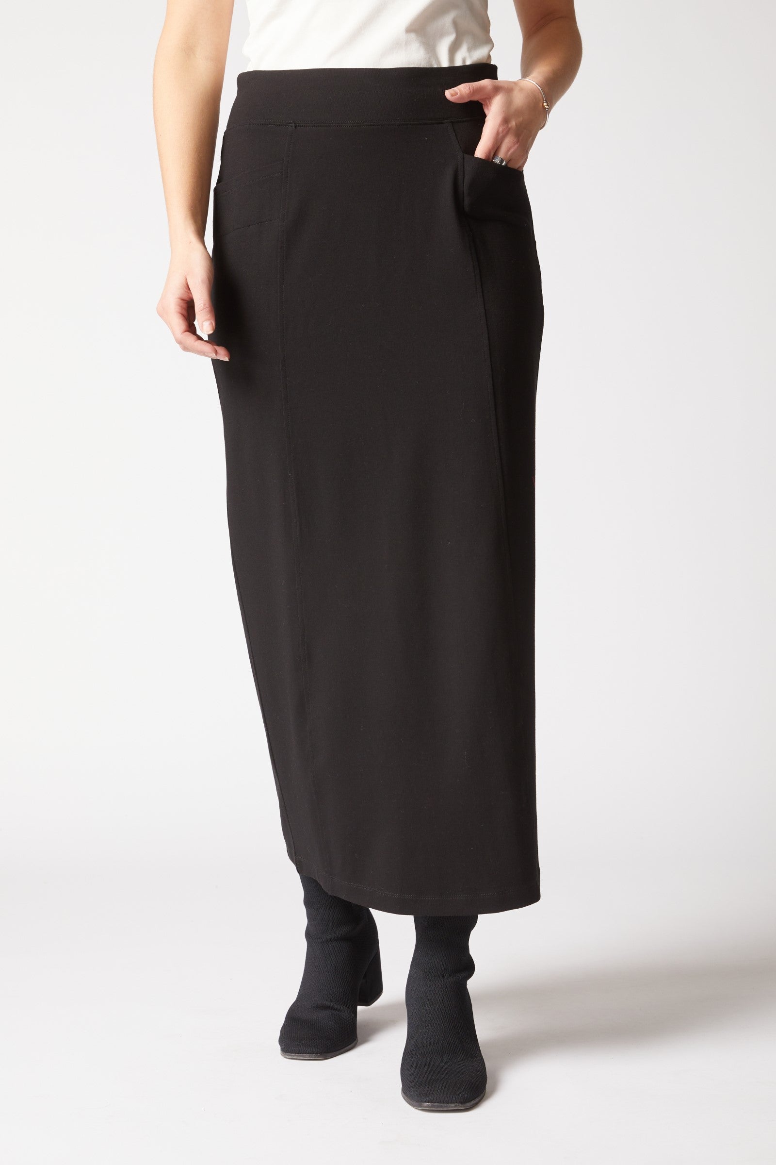 Core Travel Knit Straight Skirt